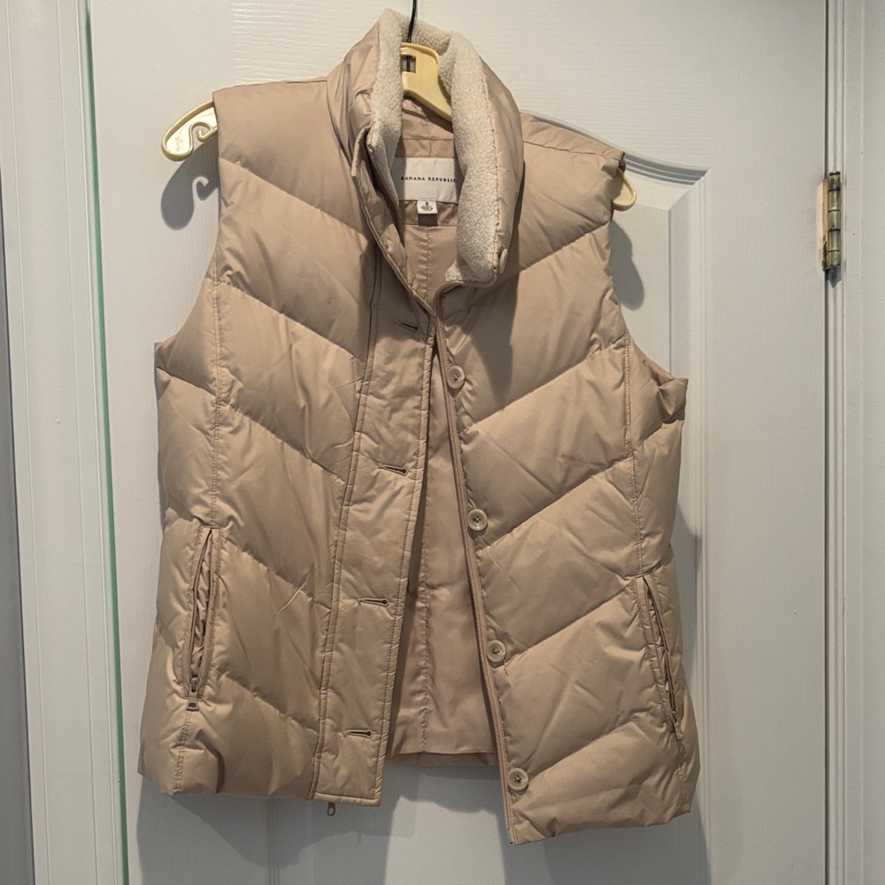Banana Republic Light Tan Puffer Vest